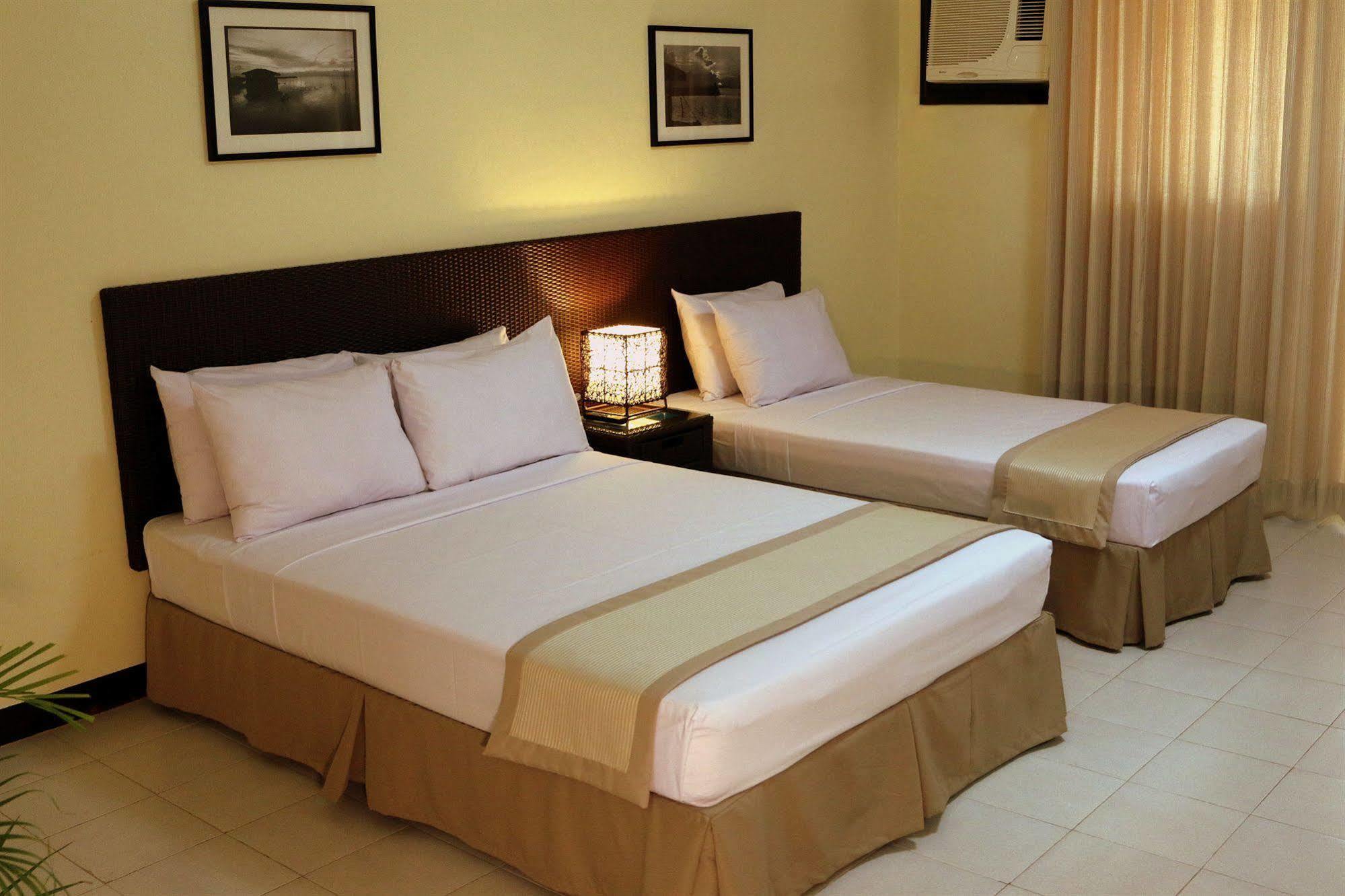 Matabungkay Beach Hotel Lian Exterior foto